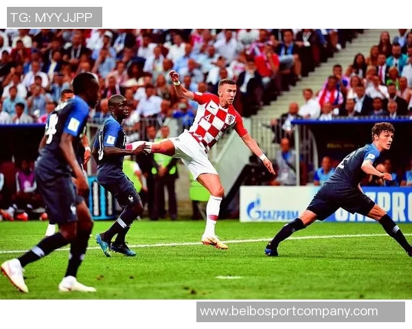 佩里西奇传中助攻布翁乔尔诺头球乌龙埃因霍温迅速扳平比分