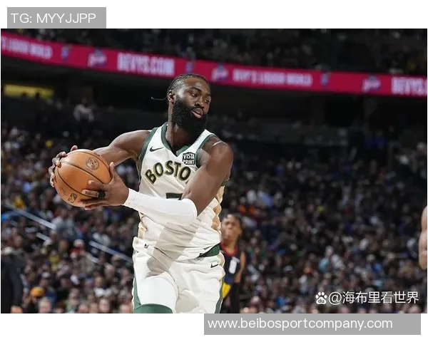 杰伦布朗首节狂砍15分展现强大攻击力助球队掌控比赛节奏