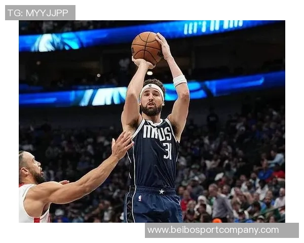 克莱表现平平20分钟仅得10分三分球命中率低迷引发关注 克莱表现平平20分钟仅得10分三分球命中率低迷引发关注