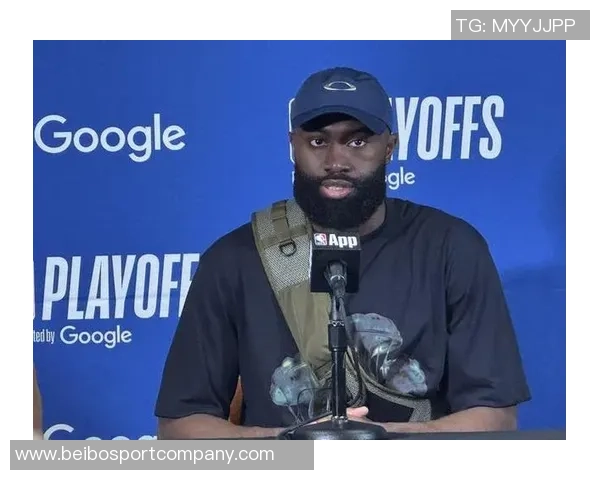 杰伦布朗弧顶三分精准回应个人得分已突破30分展现强大实力 杰伦布朗弧顶三分精准回应个人得分已突破30分展现强大实力