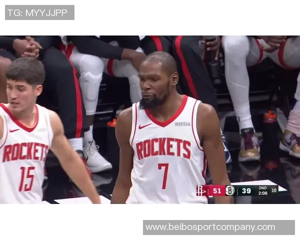 杜兰特被沃尔夫投篮失误砸脸愤怒吐槽投篮质量差劲的搞笑瞬间