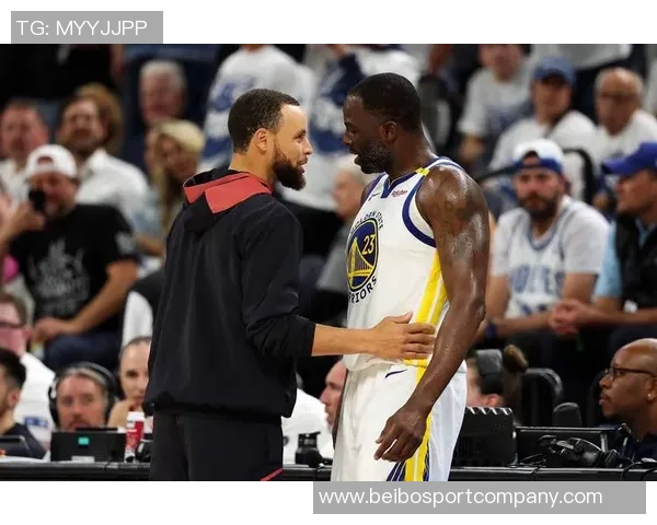 科尔称巴特勒在训练后与库明加交流给予他许多帮助和指导 科尔称巴特勒在训练后与库明加交流给予他许多帮助和指导