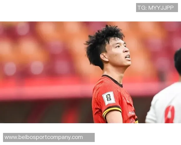 何超手球染黄引争议裁判漏判浙江进攻王钰栋愤怒砸球抗议 何超手球染黄引争议裁判漏判浙江进攻王钰栋愤怒砸球抗议