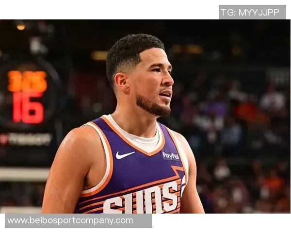 布克第三节发力砍下12分助队逆转全场贡献18分5助攻5抢断表现抢眼